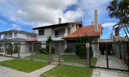 CASA EM ATLÂNTIDA PRÓXIMO AO CABURÉ MOBILIADA E DECORADA