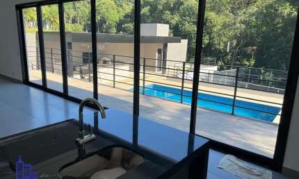 LINDA CHÁCARA DE ALTO PADRÃO DE 1.458 M²/CASA/PISCINA/ÁREA GOURMET À VENDA NO CONDOMÍNIO ALPES D&amp;apos;OURO EM BOM JESUS DOS PERDÕES.
