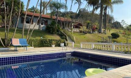EXCELENTE CHÁCARA COM 24.000 M² COM CASA SEDE E LAGO À VENDA EM MOGI DAS CRUZES