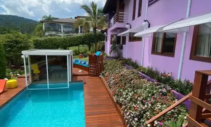 LINDA CHÁCARA DE ALTO PADRÃO COM 2.000 M² COM CASA SEDE/PISCINA/ESPAÇO GOURMET E CAMPO DE FUTEBOL À VENDA NO CONDOMÍNIO CAPELA DO BARREIRO EM ITATIBA