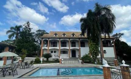 EXCELENTE SITIO DE 25.000 M²/ CASA SEDE/ PISCINA/ ÁREA GOURMET À VENDA PRÓXIMO A ESTRADA DO VINHO EM SÃO ROQUE.