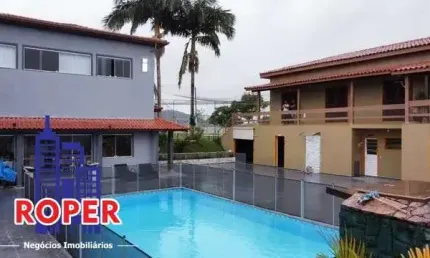 EXCELENTE CHÁCARA DE ALTO PADRÃO COM 3.190 M²/CASA SEDE E MUITAS ESTRUTURAS À VENDA NO CONDOMÍNIO RECANTO DOS PASSAROS II EM JACAREI