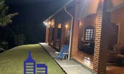 EXCELENTE CHÁCARA DE 3.200 M²/CASA SEDE/ ÁREA GOURMET/PISCINA À VENDA NO CONDOMÍNIO RECANTO TRÊS LAGOS EM PIRACAIA, ACEITA FINANCIAMENTO BANCÁRIO