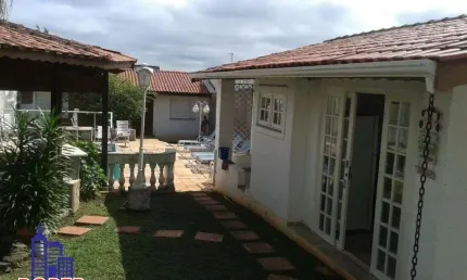 EXCELENTE CASA COM 4 DORMITÓRIOS/ESPAÇO GOURMET/PISCINA/6 VAGAS À VENDA EM ATIBAIA