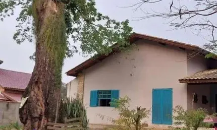 EXCELENTE CHÁRA COM 1.100 M²/CASA SEDE/ESPAÇO GOURMET À VENDA NO BAIRRO ITAPEMA, GUARAREMA