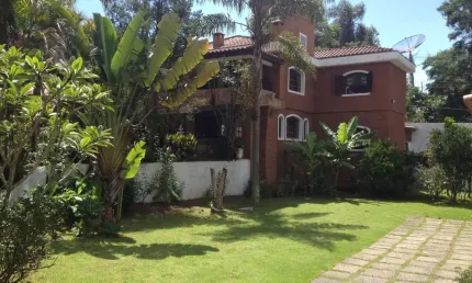 LINDA CASA COM PISCINA À VENDA/LOCAÇÃO NA SERRA DA CONTAREIRA NO CONDOMÍNIO RESERVA DAS HORTENCIAS.