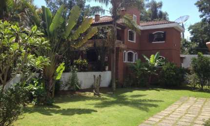 LINDA CASA COM PISCINA À VENDA/LOCAÇÃO NA SERRA DA CONTAREIRA NO CONDOMÍNIO RESERVA DAS HORTENCIAS.