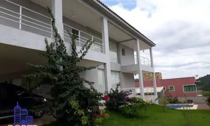 EXCELENTE CASA DE 450 M²/5 SUITES/ESPAÇO GOURMET E PISCINA À VENDA NO RESERVA IBIRAPITANGA EM SANTA ISABEL