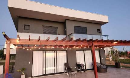 EXCELENTE CASA DE ALTO PADRÃO COM 1.428 M²/ CASA SEDE/ PISCINA À VENDA NO CONDOMINIO LAGO DOURADO EM GUARAREMA