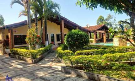EXCELENTE CASA DE CAMPO COM TERRENO DE 1.263 M²/ CASA SEDE/ PISCINA/ÁREA GOURMET E 10 VAGAS À VENDA NO CONDOMÍNIO CAMPOS DE MAIRIPORÃ