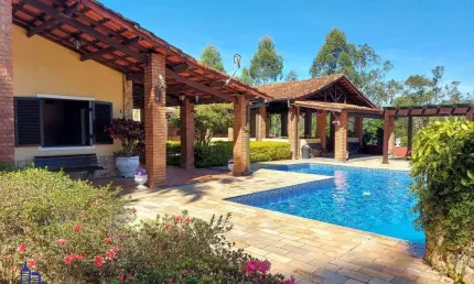 Excelente casa de campo com terreno de 1.263 m²/ casa sede/ piscina/área gourmet e 10 vagas à venda no condomínio campos de mairiporã