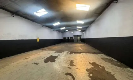 Excelente salão comercial com 300 m² (10 x 30 m²) com 3 salas/3banheiros para alugar próximo ao metrô vila prudente