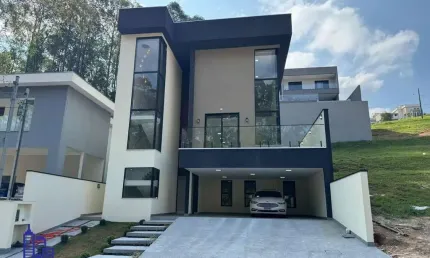 EXCELENTE CASA DE ALTO PADRÃO DE 382 M²/3 SUITES/4 VAGAS/ESPAÇO GOURMET/PISCINA AQUECIDA À VENDA NO CONDOMÍNIO MORADA DA SERRA, BARUERI