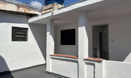 Excelente casa individual/ 1 dormitório para alugar na vila independencia