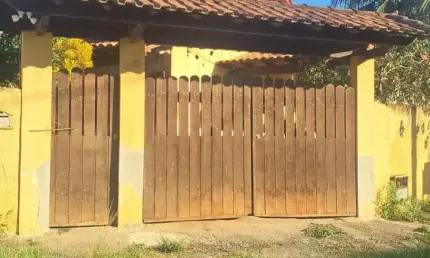 VENDO UMA EXCELENTE CASA EM ARARUAMA NO BAIRRO OUTEIRO