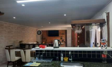 VENDO UMA EXCELENTE CASA COM 5 QUARTOS NA PRAIA EM ARARUAMA NO BAIRRO PRAIA SECA