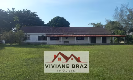 VENDO UMA EXCELENTE CASA COM 6 QUARTOS NA PRAIA DO GAVIÃO