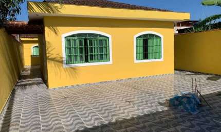 Casa com 2 quartos, espaço para piscina e edícula em Itanhaém.