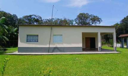 Chácara com 2 quartos e espaço para piscina em Itanhaém.