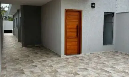 Casa com 2 quartos, piscina e churrasqueira em Itanhaém.