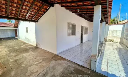 Casa com 2 quartos, edícula e área gourmet em Itanhaém.