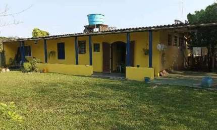 Chácara com 3 quartos e área gourmet com churrasqueira em Itanhaém.
