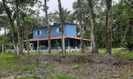 Chácara com 3 quartos e espaço para piscina em Itanhaém.