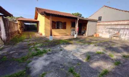 Casa com espaço para piscina e 2 quartos em Itanhaém.