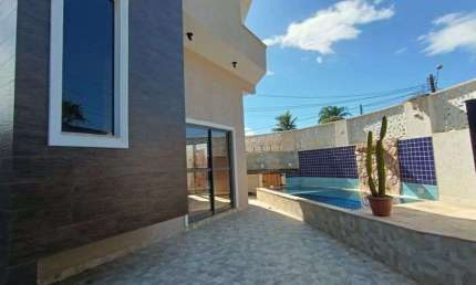 Casa na praia com 2 quartos, piscina e churrasqueira em Itanhaém.