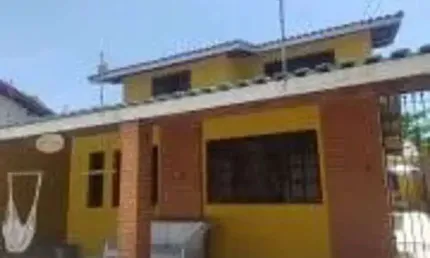 Casa com 5 quartos, piscina e área gourmet com churrasqueira em Itanhaém.