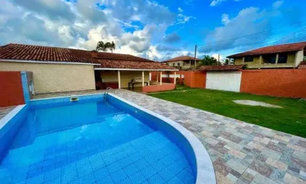Chácara com 4 quartos, piscina e churrasqueira em Itanhaém.