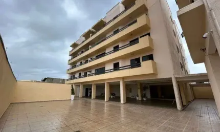Apartamento na praia com 4 quartos e piscina em Peruíbe.