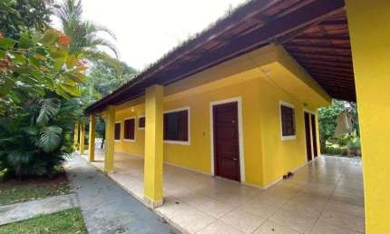 Chácara com 3 quartos, área gourmet, lago e piscina em Itanhaém.