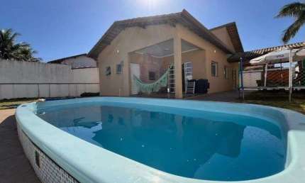 Casa à 50m do mar com 3 quartos e piscina em Itanhaém.