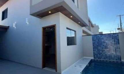 Casa com 2 quartos e área gourmet com churrasqueira em Peruíbe.