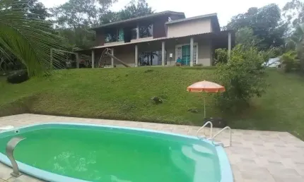 Chácara com 2 quartos, piscina e área gourmet em Itariri.