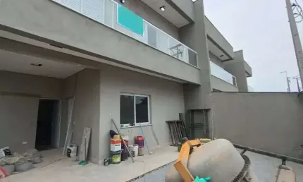 Casa à 50m do mar com 3 quartos e piscina em Itanhaém.