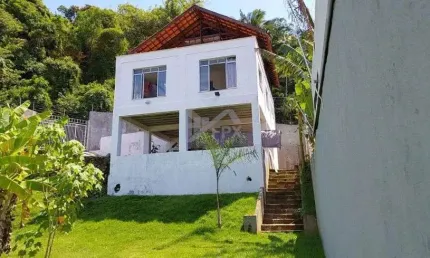 Casa com 3 quartos, espaço para piscina e jardim em itanhaém.