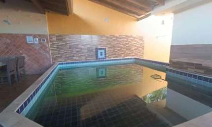 Casa com 2 quartos, piscina e área gourmet em Itanhaém.