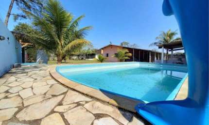 Chácara com 2 quartos, piscina e churrasqueira em Itanhaém.