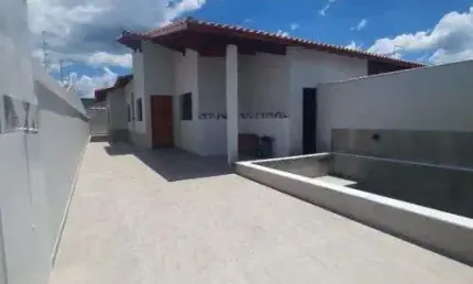 Casa na praia com 3 quartos, piscina e área gourmet em Itanhaém.