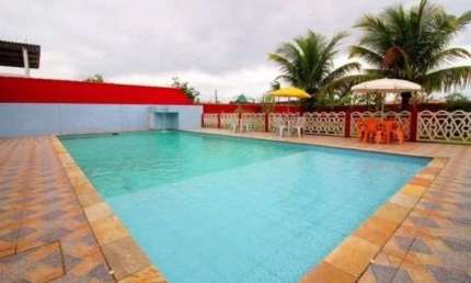 Chácara com piscina, 7 quartos e área gourmet com churrasqueira em Itanhaém.