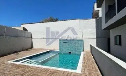 Casa em condomínio com 3 quartos, piscina e churrasqueira em Itanhaém.