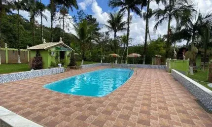 Chácara com piscina, 8 quartos e área gourmet em Peruíbe.