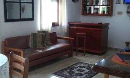 Apartamento à 600m do mar com 2 quartos em Peruíbe.