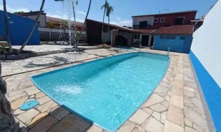 Casa na praia com 6 quartos, piscina e área gourmet em Itanhaém