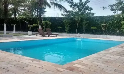 Chácara com 7 quartos, piscina e churrasqueira em itanhaém.