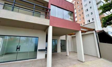 Casa frente mar no Centro de Itanhaém - R$1.500.000,00.