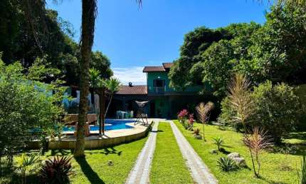 Chácara com 3 quartos, piscina e área gourmet em Itanhaém.