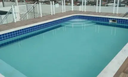 Apartamento com 2 quartos e piscina em praia grande.